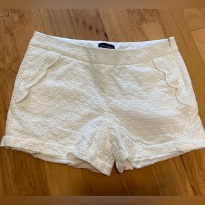 White shorts women’s size 8